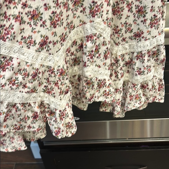 American Eagle Outfitters Pink Cream Fitted‎ Ruffled Camisole - Picture 5 of 10